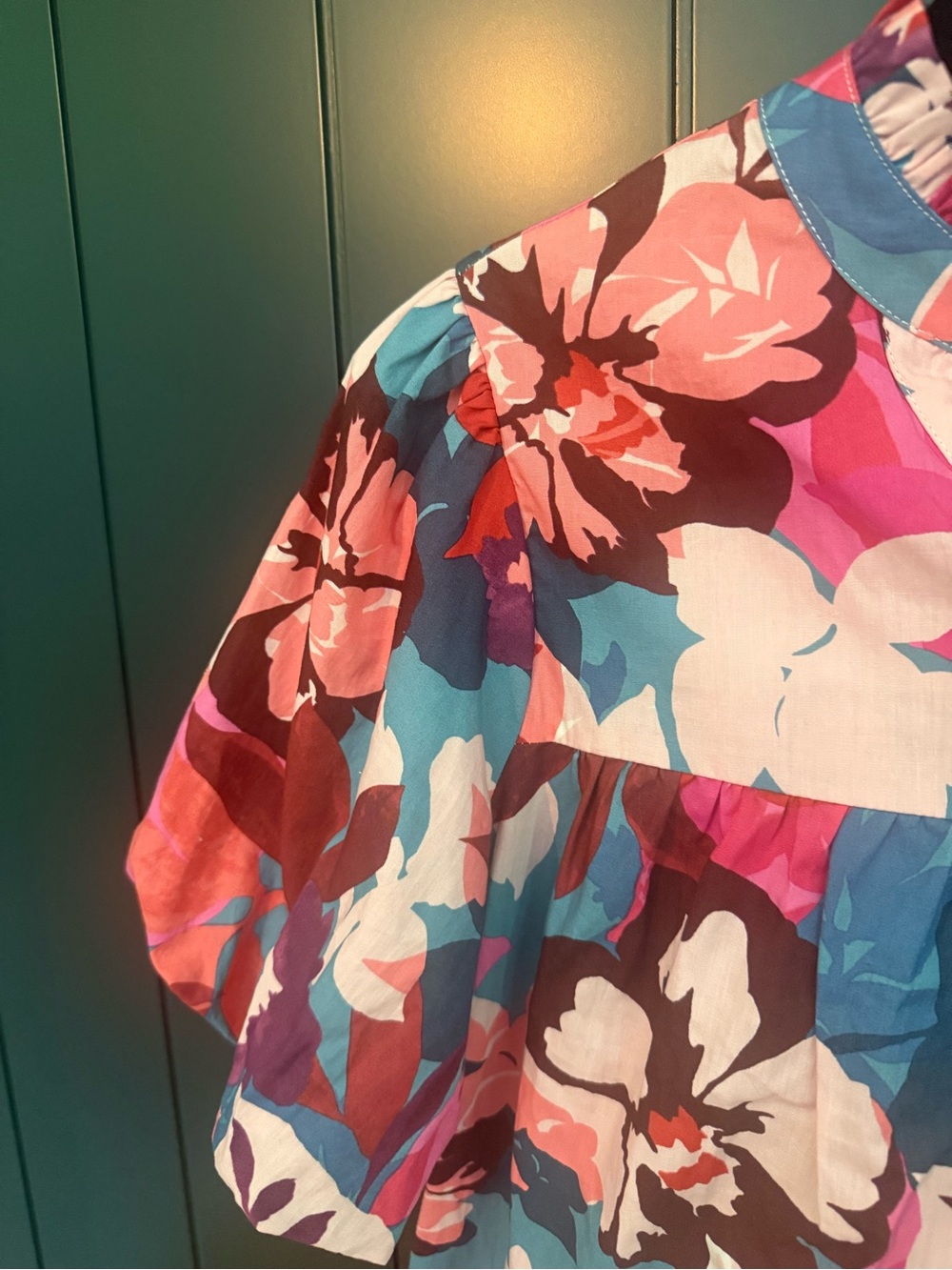 NEW Women’s Aloha Tropical Floral Short-Sleeve V-Neck Blouse Puff Sleeves - Picture 7 of 11